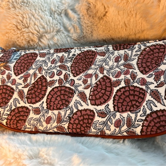 Beautiful block print baguette shoulder bag. Brand new and unused. - Picture 4 of 7